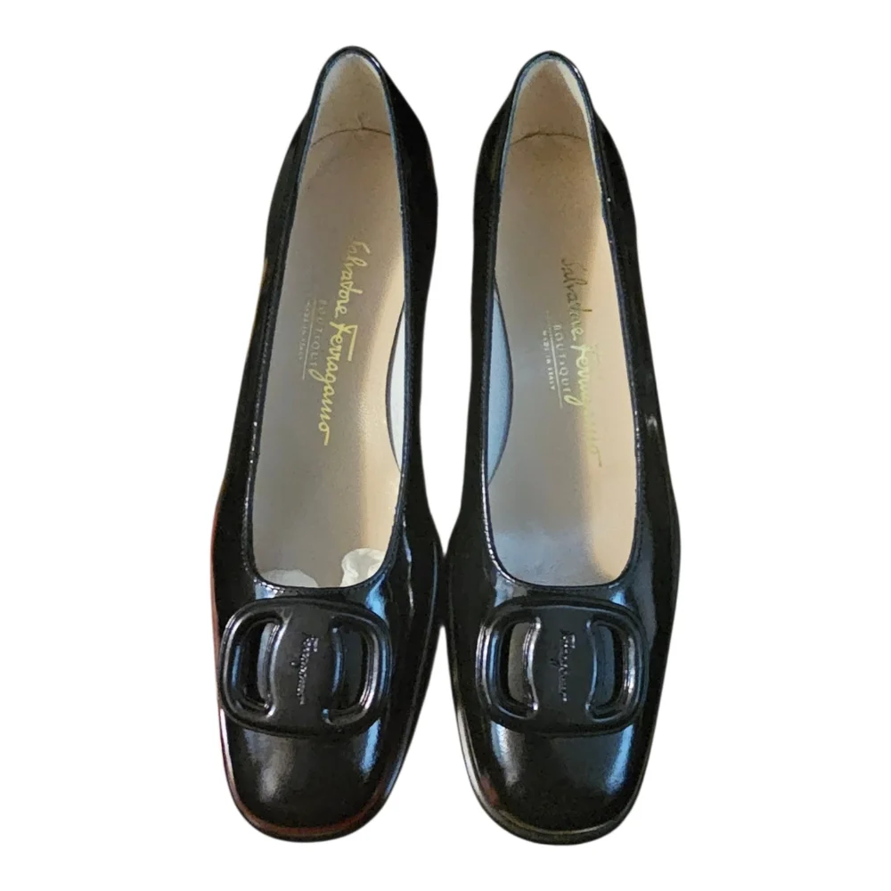 Ferragamo Gancini Vintage Black Patent Pumps Size 7.5B NIB